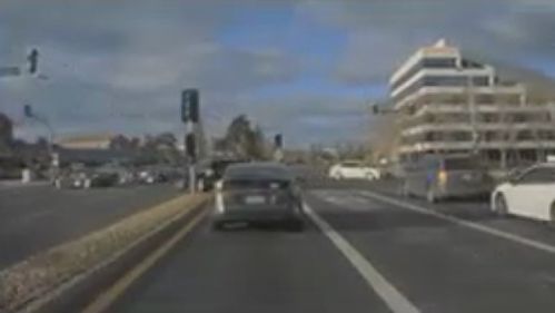 自動駕駛時代 當智能汽車遭遇傳統交通設施的規則難題